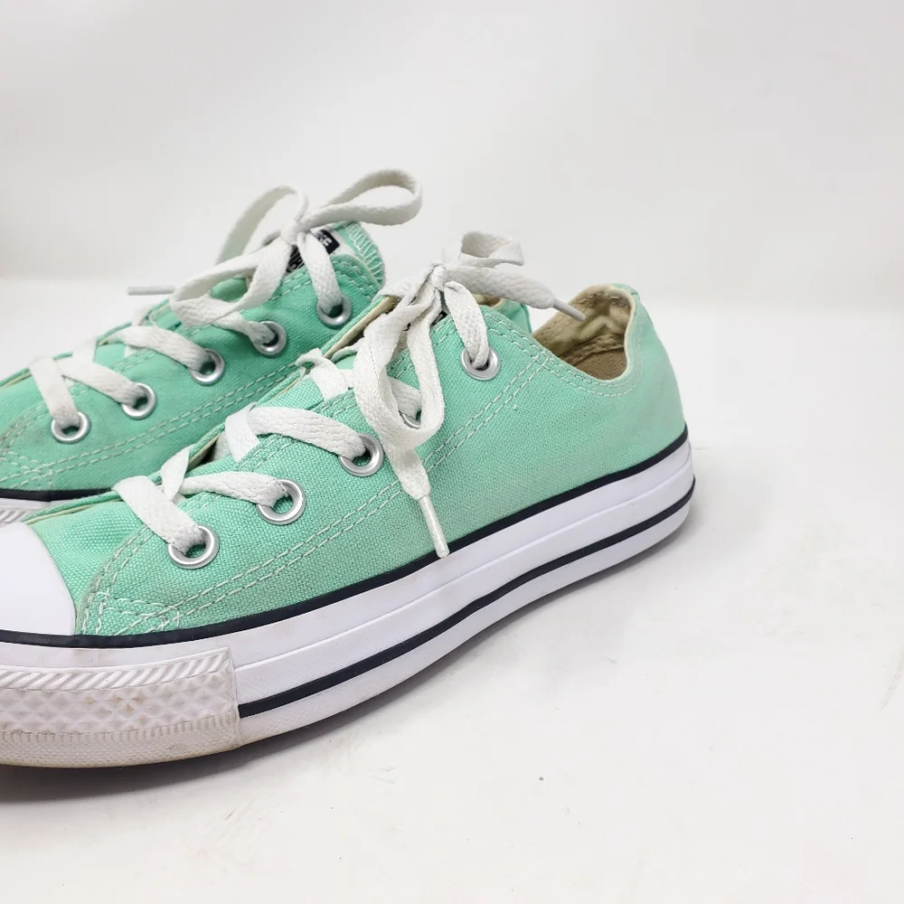 Converse pale green low back sneakers Size 6